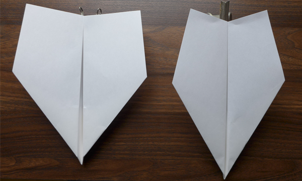 紙飛行機の折り方